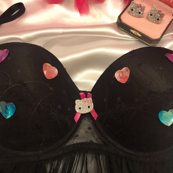 Adorable 💖🍬custom hello kitty lingerie set and Sanrio necklace bundle 🍭 - Picture 4 of 13